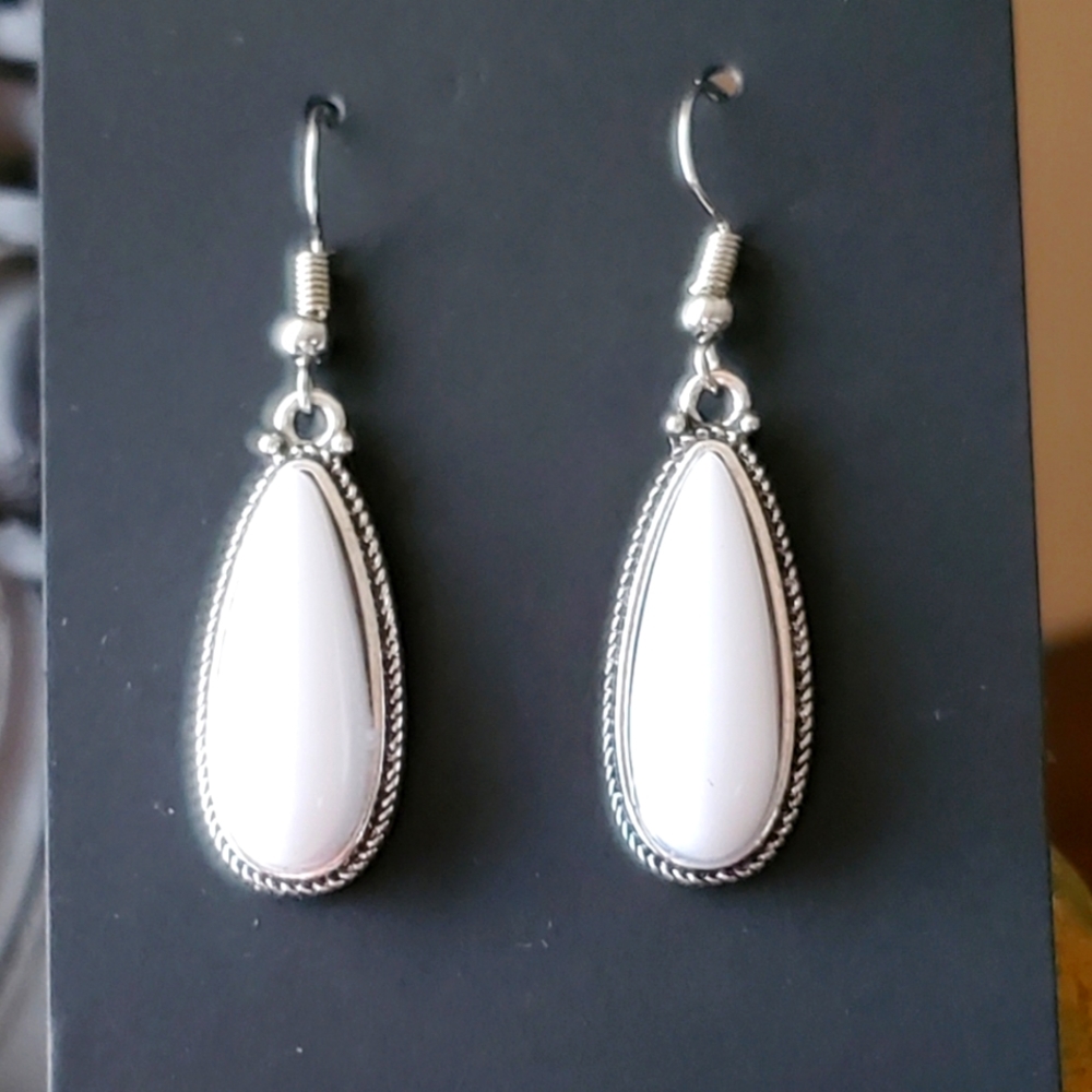 Beautiful Pearlized Teardrop Earrings